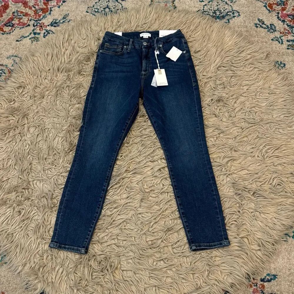 NWT Good American Good Legs Short Jeans size 8/29
